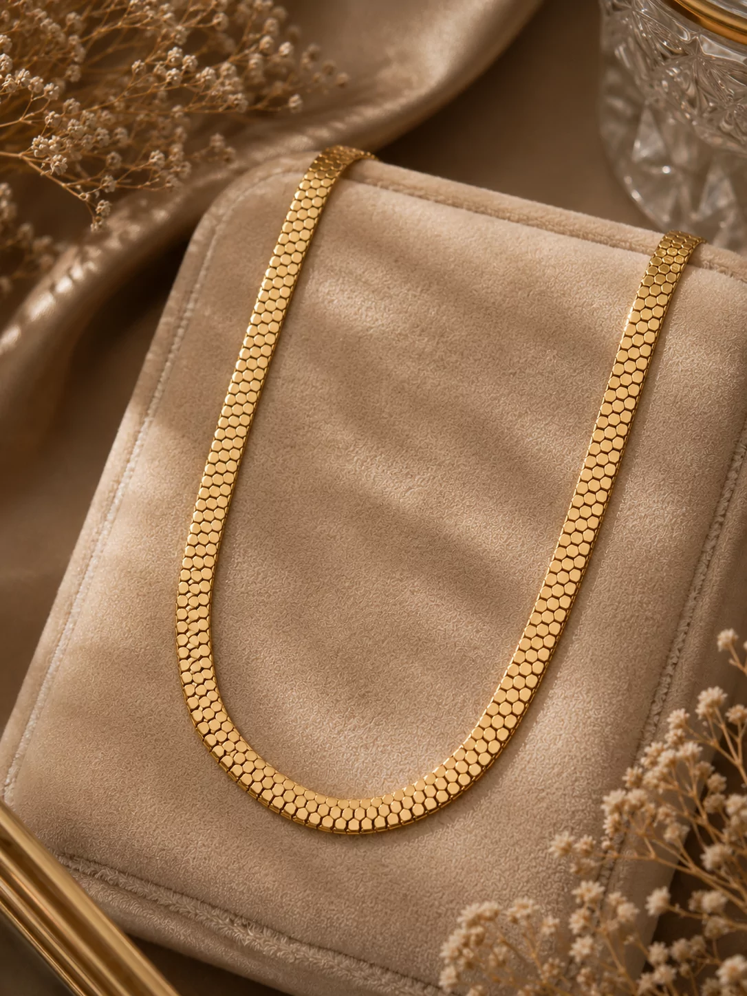 گردنبند چندضلعی